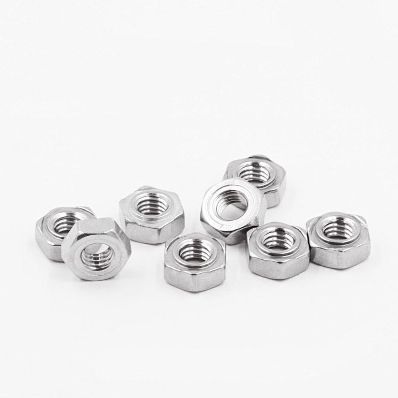 Écrous hexagonaux à souder par points