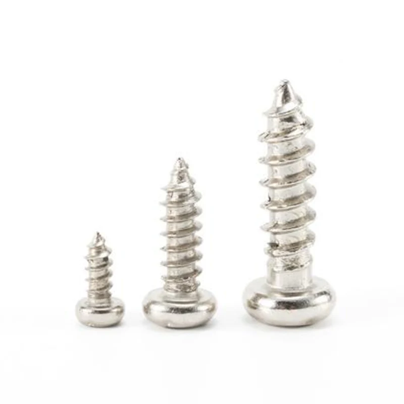Petites vis à tête cylindrique avec empreinte cruciforme